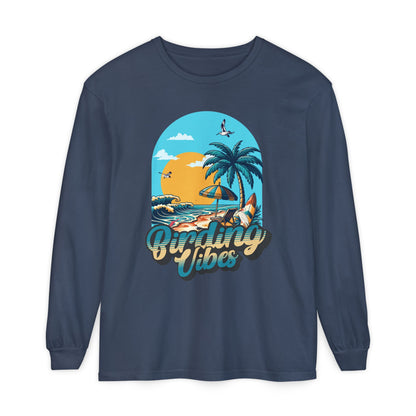 Finding Vibes Long Sleeve T-Shirt - Relaxed Beach Vibe for Vacation Lovers