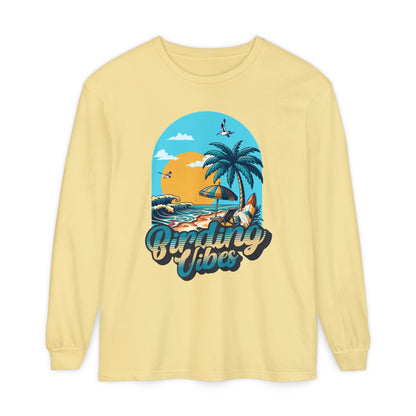 Finding Vibes Long Sleeve T-Shirt - Relaxed Beach Vibe for Vacation Lovers
